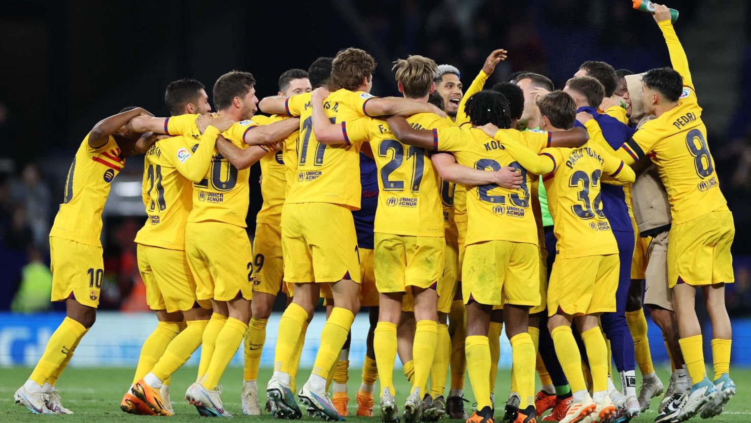 通过引入更 通过引入更